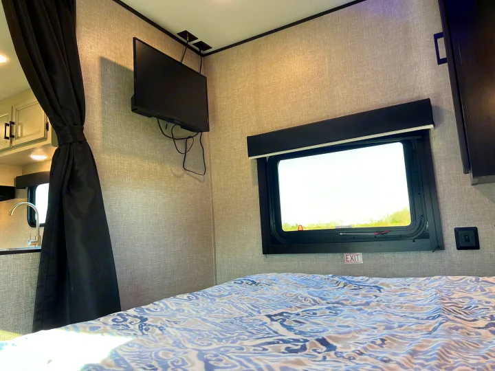 Queen Bedroom included smart TV with built in firestick.. Jayco Jay Flight 2022