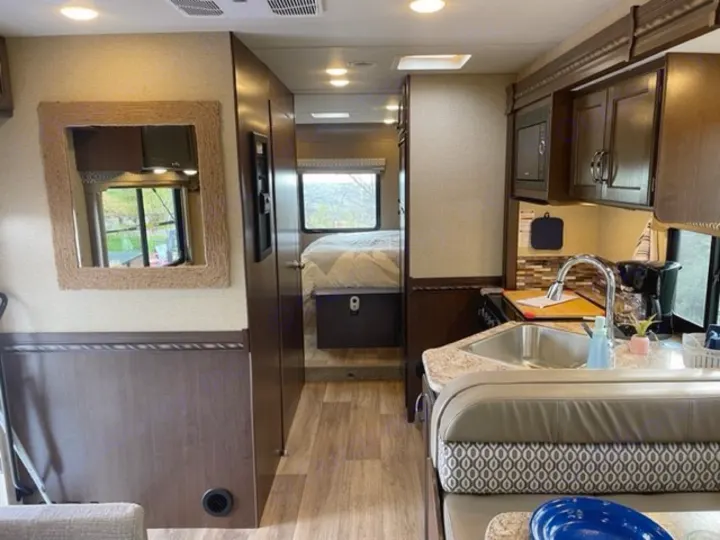 This RV rental offers a spacious interior with a full kitchen, dining area, and rear bedroom. Perfect for comfortable travel.. Thor Freedom Elite 2018