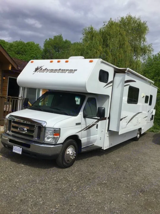 White Adventurer Class C motorhome, an ideal rv rental for your next road trip adventure.. Adventurer 31DS 2014