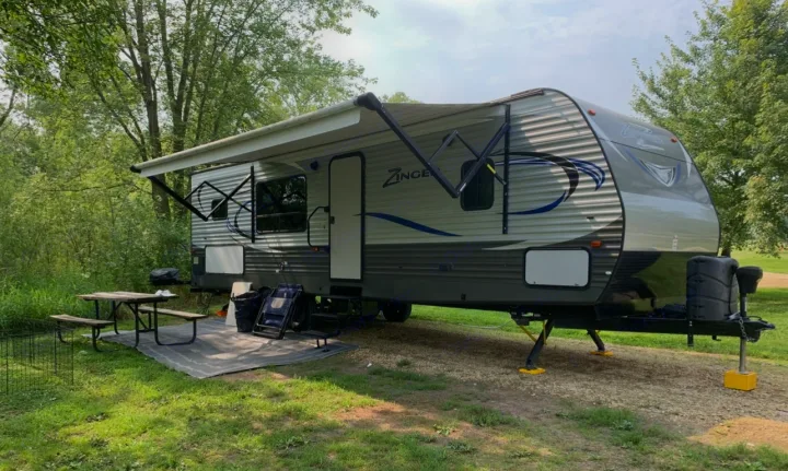 Crossroads RV Zinger 2017