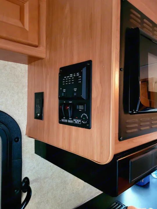 Simple "brain" controls easy to access.. Thor Majestic 2017