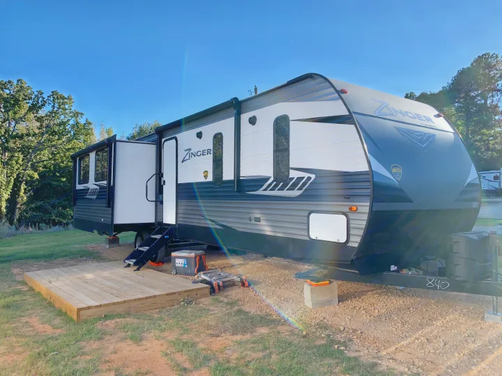 Crossroads RV Zinger 2020