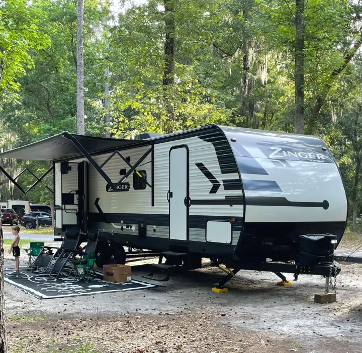Crossroads RV Zinger 2021
