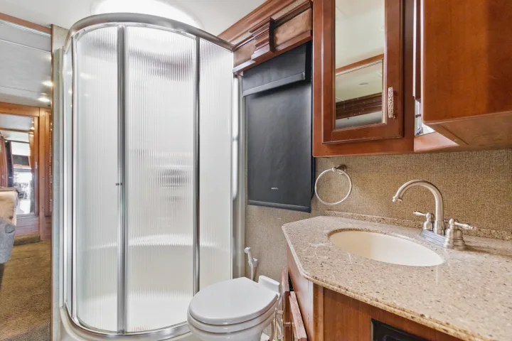 With a large bath that includes a shower tall enough for virtually everyone.. Fleetwood DISCOVERY 2014