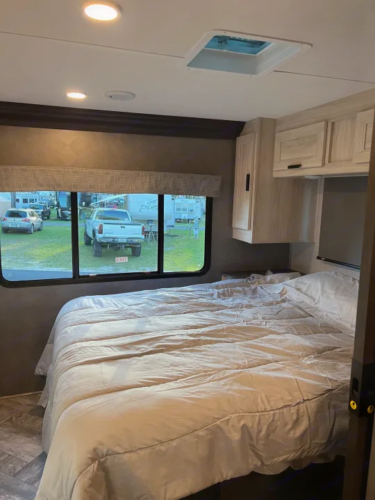 Main bedroom. Forest River Sunseeker 2022
