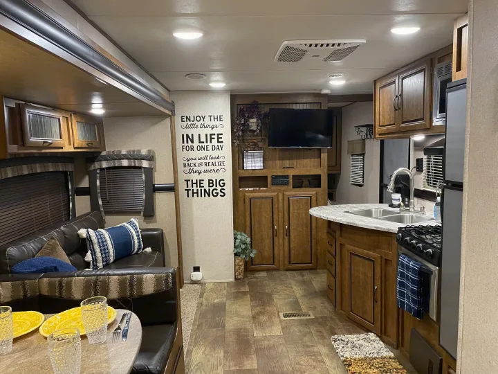 Crossroads RV Zinger 2018