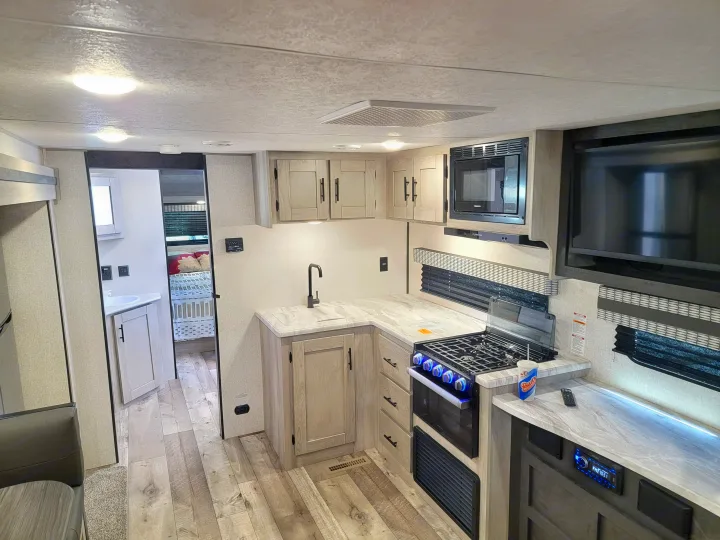 Explore this clean and modern RV rental. Full kitchen, cozy living space, and private bath/bedroom for comfortable travels.. Otherl Other 2022