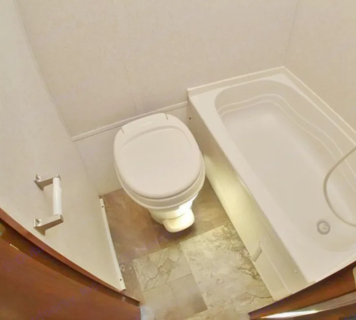 Explore our RV rental's compact bathroom, featuring a toilet and bathtub/shower. Practical for your travels.. Jayco Jay Flight 2016