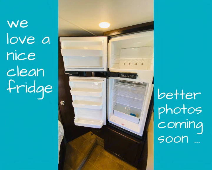 This sparkling clean and empty RV fridge is ready for your next rv rental trip! Plenty of space for your provisions.. Thor Chateau 2017