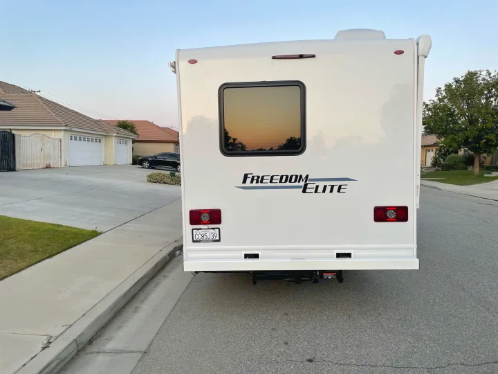 Rear view of a white Freedom Elite RV parked on a California residential street, ready for your next rv rental trip.. THOR MOTOR COACH FREEDOM ELITE 22fef 2022