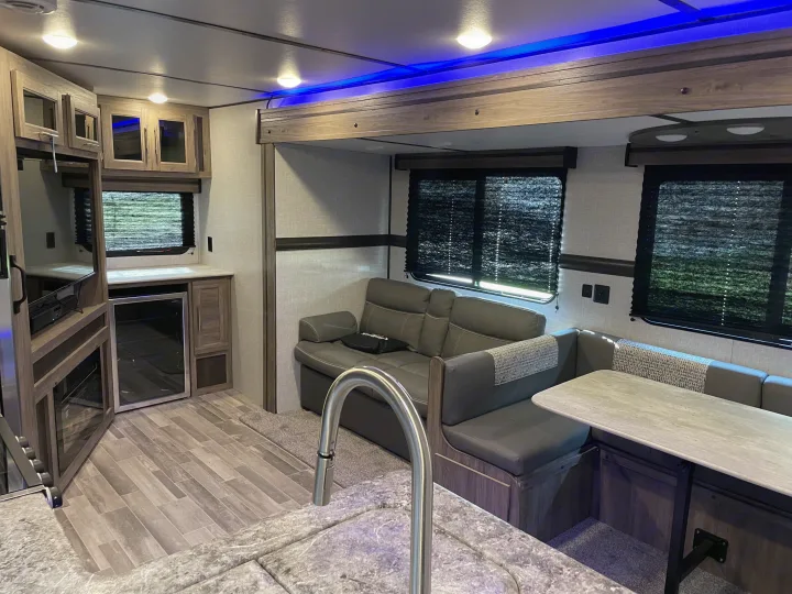Crossroads RV Zinger 2021
