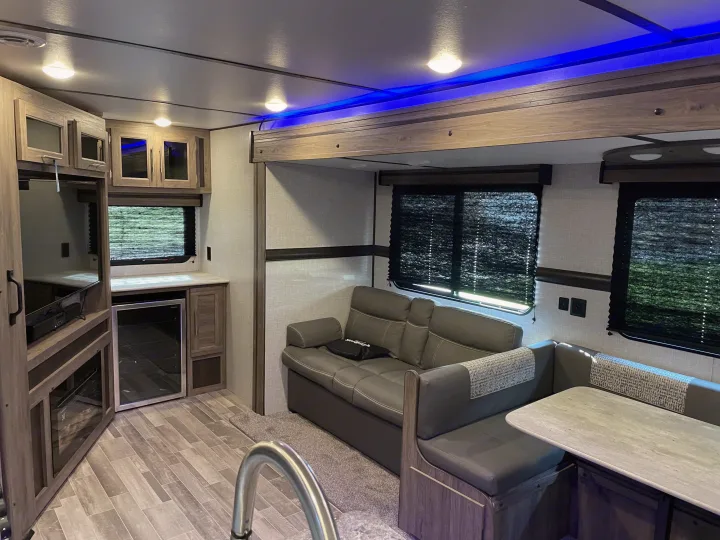 Crossroads RV Zinger 2021
