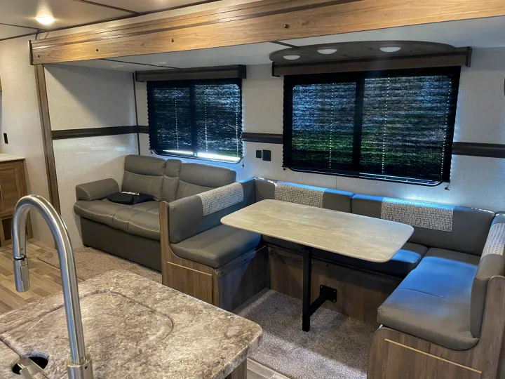 Crossroads RV Zinger 2021