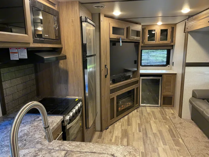 Crossroads RV Zinger 2021