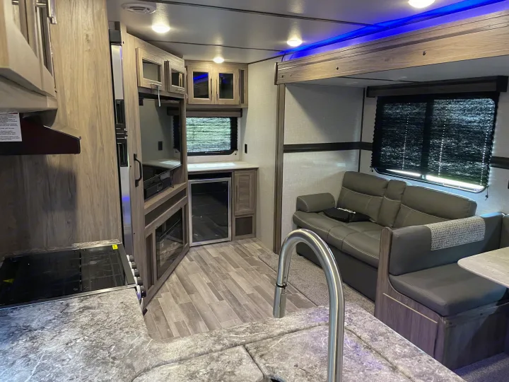 Crossroads RV Zinger 2021