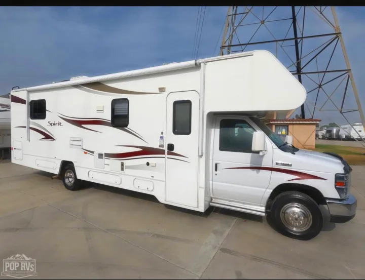 White Spirit Class C RV parked on concrete. Explore the open road with this rv rental motorhome.. Itasca Spirit 2014