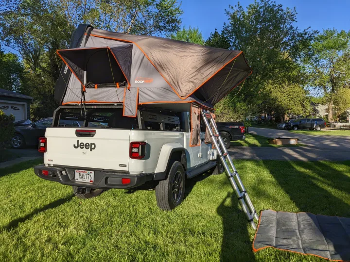White Jeep Gladiator showcasing a deployed Roofnest rooftop tent for outdoor camping. Perfect as an RV rental alternative.. Jeep gladiator overland Jeep gladiator overland 2020