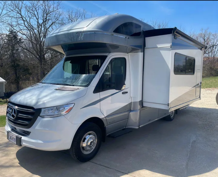 White and gray Mercedes Sprinter Class C RV with a visible slide-out. Ideal for rv rental adventures.. Winnebago View 24J 2020