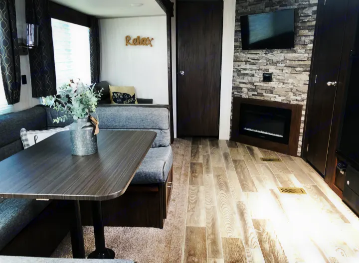 Step inside this cozy RV rental! Features a modern dinette, fireplace, and TV for a comfortable stay.. Forest River Cherokee Grey Wolf 2019