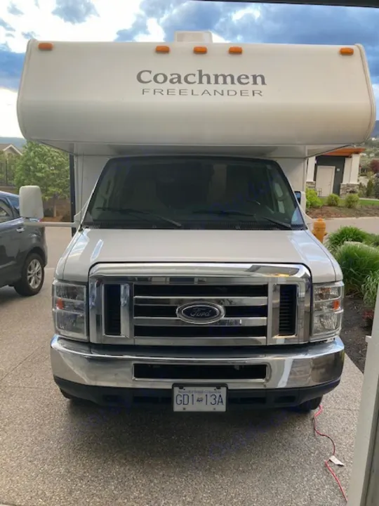 White Coachmen Freelander Class C RV rental, a Ford motorhome, parked with license plate GD1 13A, ready for travel.. Coachman Freelander 2013