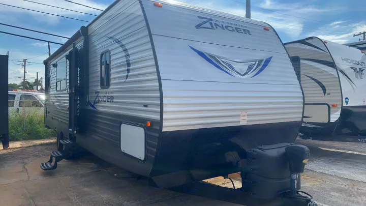 Crossroads RV Zinger 2017