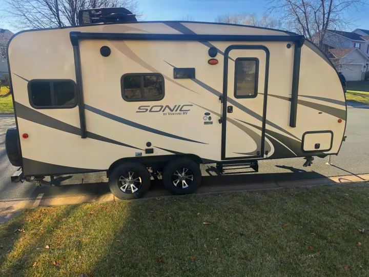 Exterior Passenger Side. Venture Sonic 2018