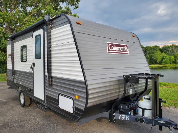 Explore nature with this compact grey Coleman travel trailer, perfect for your next RV rental adventure by the lake.. Coleman LANTERN LT 17B 2022