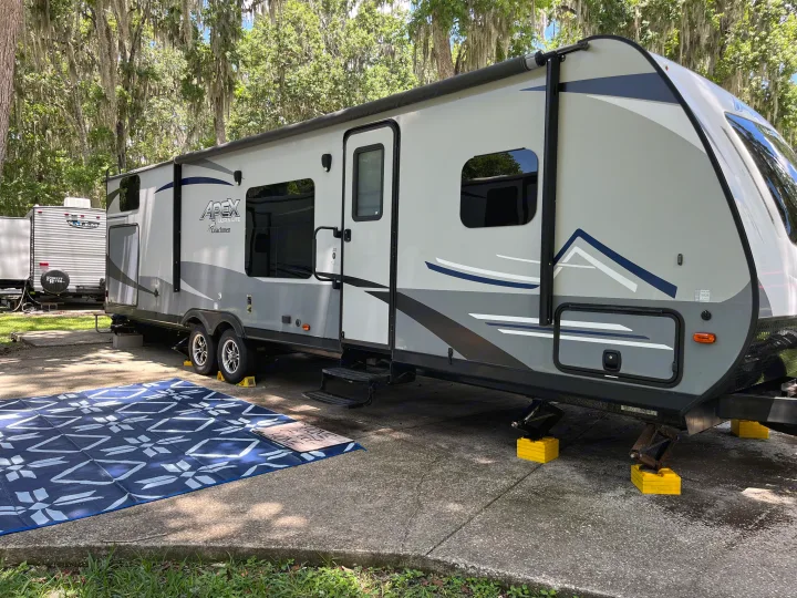 Coachmen Apex 2019