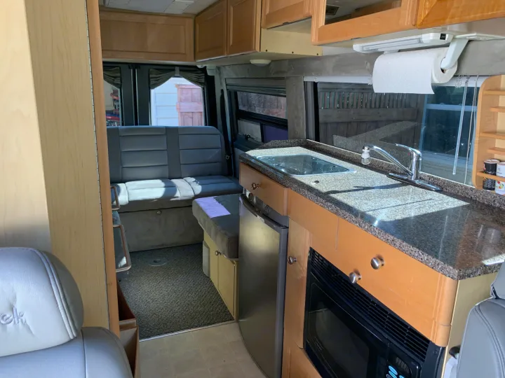 Inside 2007 Rv Photos | 2007 Roadtrek Roadtrek Class B Class B in Kalamazoo, MI ...