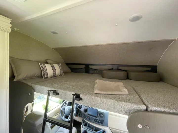 Overhead bed. Jayco Redhawk 2021