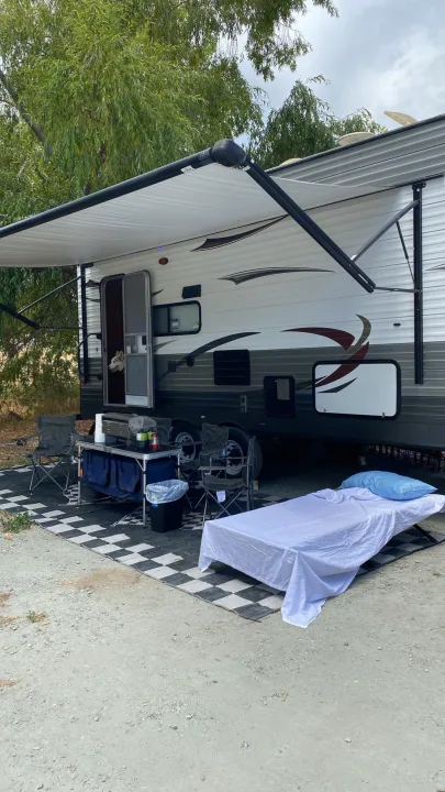 Comes with Out door grill , camping table , 8 camping chairs , 4 Coleman cots .. Forest River Cherokee Grey Wolf 2014