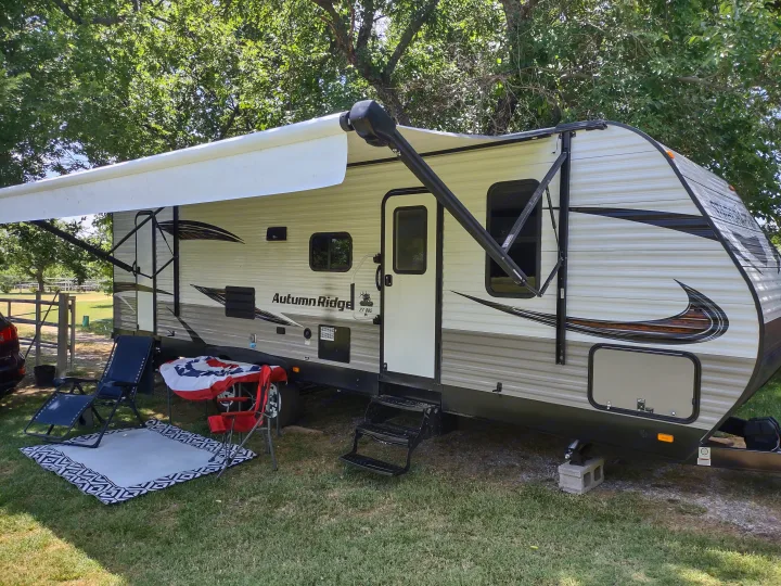 This Autumn Ridge travel trailer, an ideal RV rental, offers a comfy outdoor living space with an extended awning for camping adventures.. Starcraft Autumn Ridge Outfitter 2019