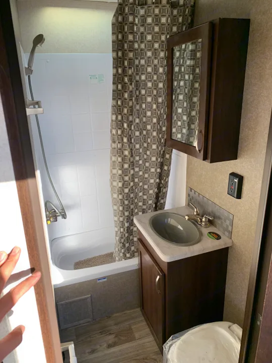 Step inside this clean RV rental bathroom, featuring a tub/shower, vanity with sink, and toilet for your travels.. Jayco Octane 2019