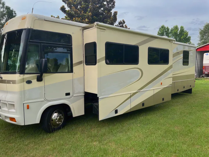 Winnebago Adventurer 2001