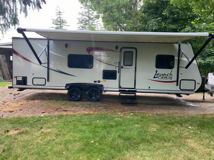 Beautifully kept trailer. . Starcraft Launch Ultra Lite 2015