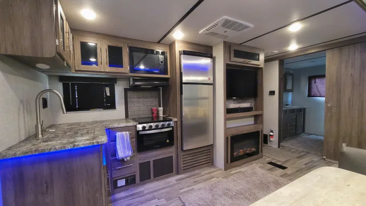 Crossroads RV Zinger 2021