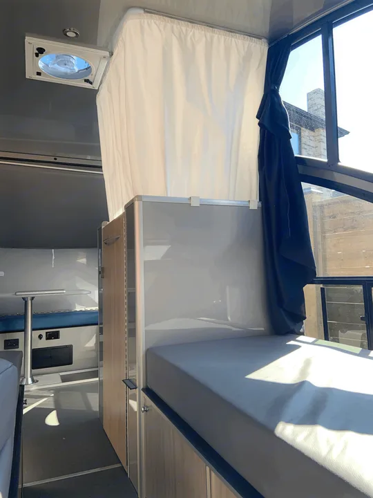 This teardrop has a full wet bath with toilet and shower. The shower curtain goes all the way around to form the shower.. Safari Condo Alto R1723 Bunkhouse 2022