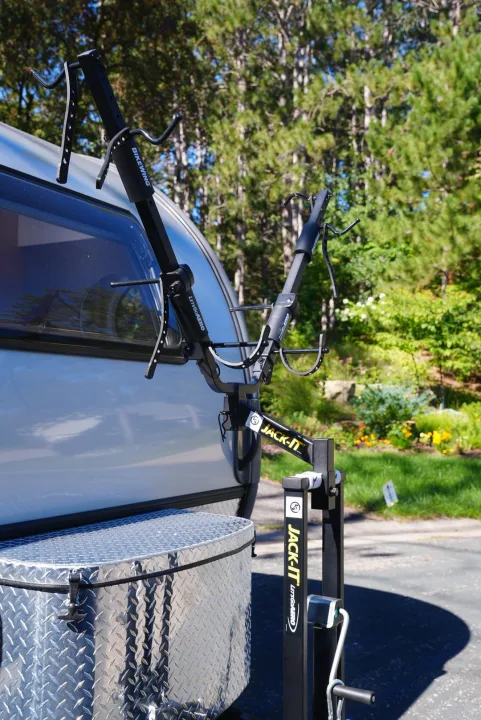 LetsGoAero Jack-It bike rack with Bikewing model mounted on a travel trailer, ready for your RV rental adventure.. Nucamp Tab 400 2022