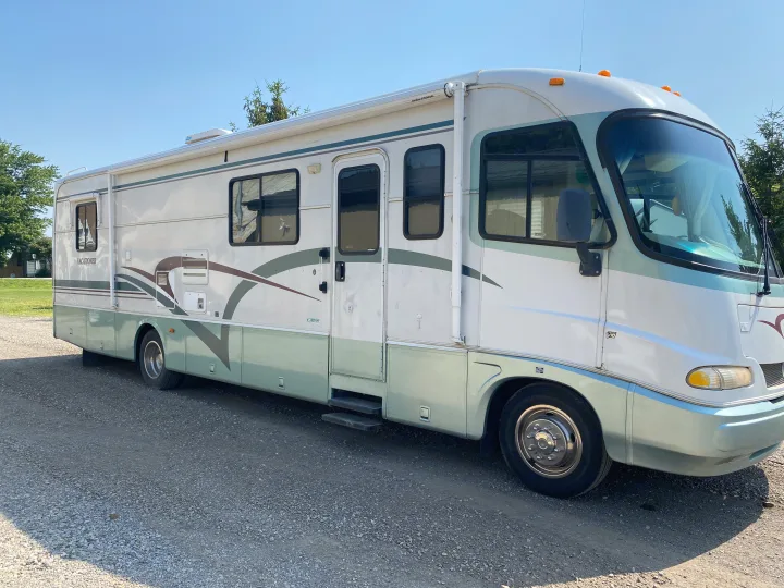 Holiday Rambler Vacationer 2000