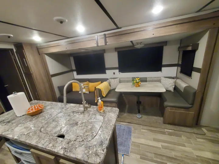 Crossroads RV Zinger 2020