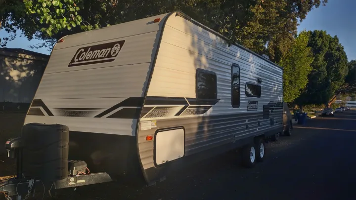 This Coleman travel trailer, ideal for an RV rental adventure, is ready for your next outdoor camping trip.. Dutchmen Coleman Lantern LT 2022