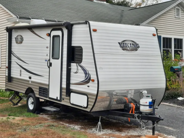 White Viking travel trailer, ideal for an RV rental. Parked & ready for your next camping trip.. Forest River Viking Saga 2016