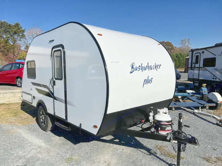 Compact white Bushwhacker plus travel trailer, featuring a front propane tank, an excellent choice for RV rental.. Braxton Creek BUSHWHACKER PLUS 17FD 2022