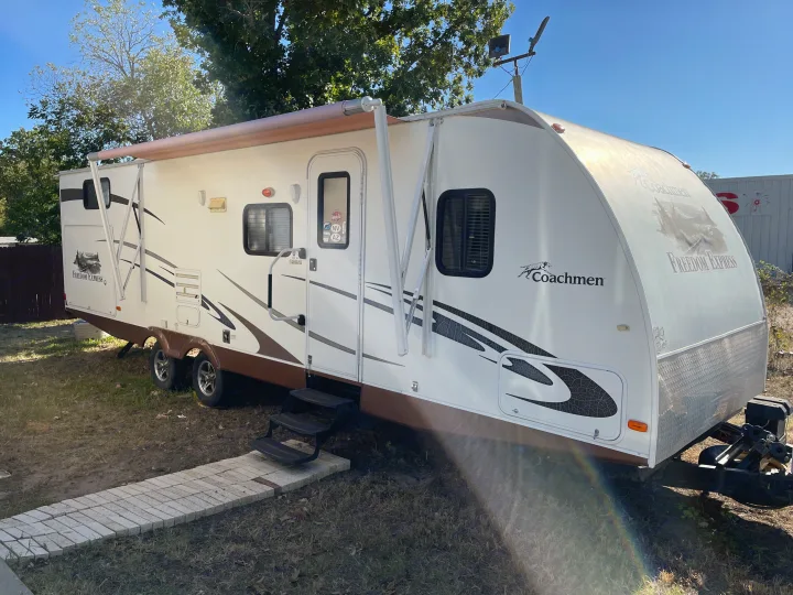 Coachmen Freedom Express 2015