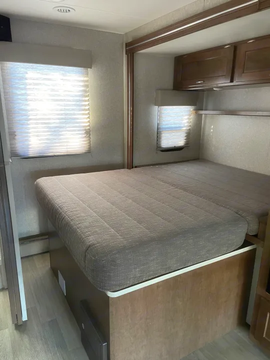 Queen bed !. Winnebago Mercedes Sprinter 2020