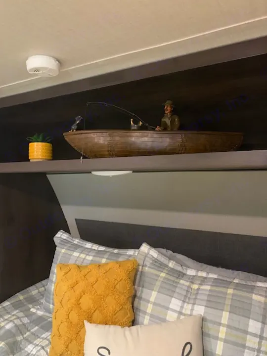 RV rental offers cozy plaid bedding, charming canoe and pineapple decor, plus a smoke detector.. Grand Design Transcend Xplor 2022