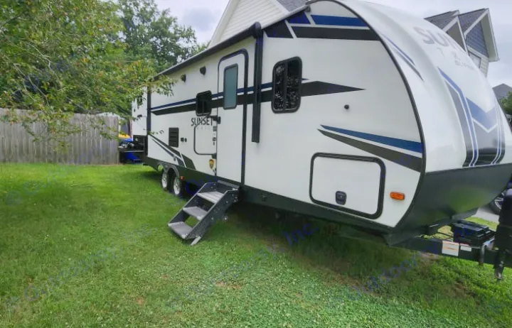 Outside front . Crossroads Sunset Trail Ultra Lite 2020