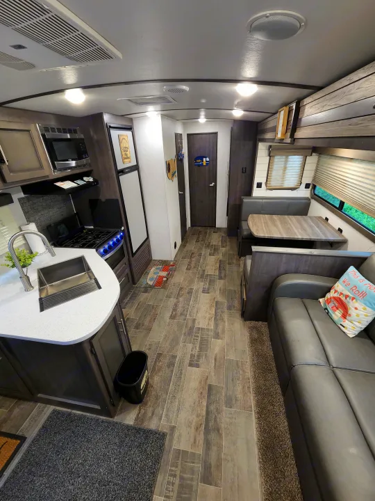 Main Living area. Crossroads Sunset Trail Ultra Lite 2020