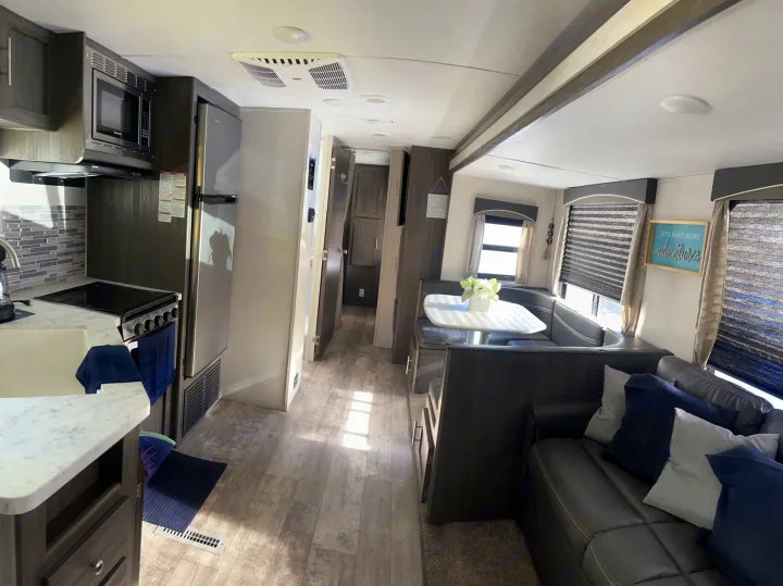 Living area. Shasta Oasis 2021