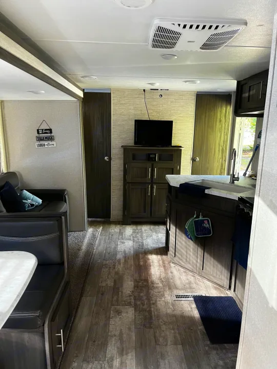 Living area. Shasta Oasis 2021